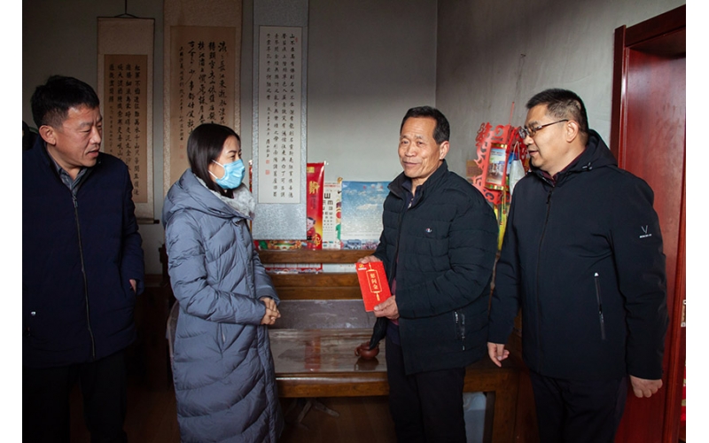 天華實業(yè)集團(tuán)愛心助學(xué) 慰問大碼頭鎮(zhèn)孤困學(xué)童