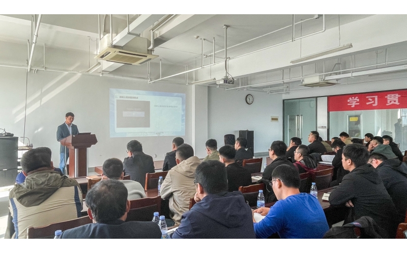【內(nèi)訓師課堂】天華實業(yè)集團舉行《混凝土裂縫成因分析及控制措施》 《混凝土試塊強度評定》專題培訓